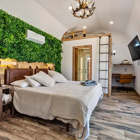 Romantic Tiny Luxury Retreat W Sauna, Heated Pool N Outdoor Shower In Wimberley 10 Acres Exterior photo