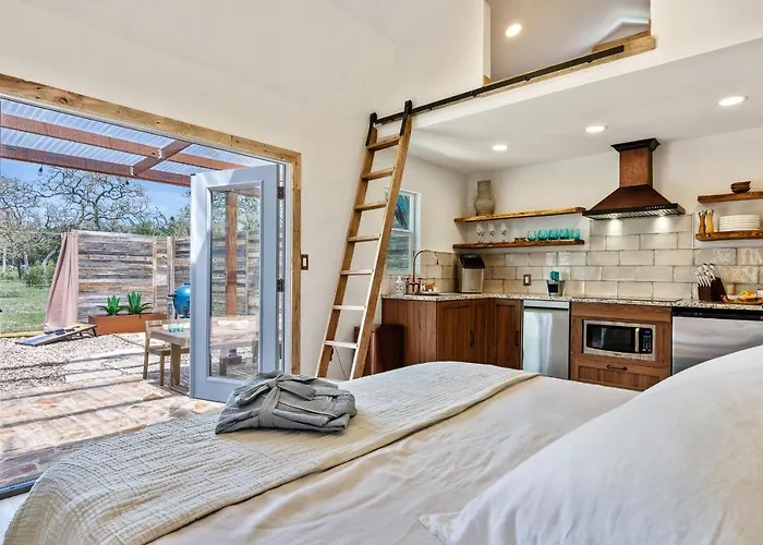 Romantic Tiny Luxury Retreat W Sauna, Heated Pool N Outdoor Shower In Wimberley 10 Acres