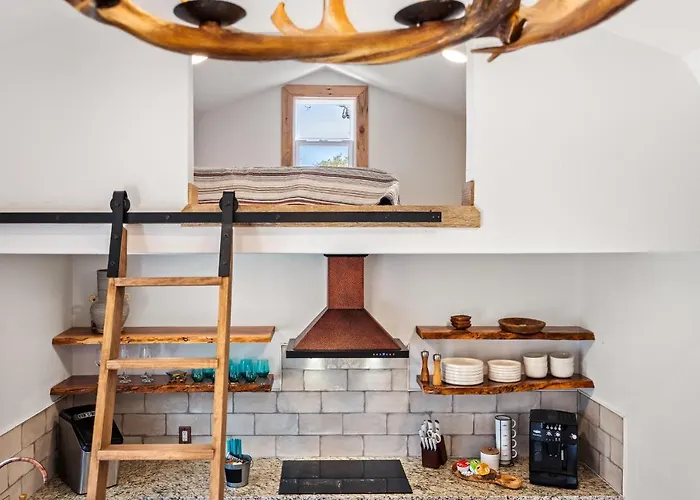 Romantic Tiny Luxury Retreat W Sauna, Heated Pool N Outdoor Shower In Wimberley 10 Acres