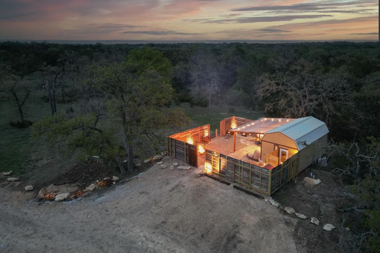 Romantic Tiny Luxury Retreat W Sauna, Heated Pool N Outdoor Shower In 10 Acres *