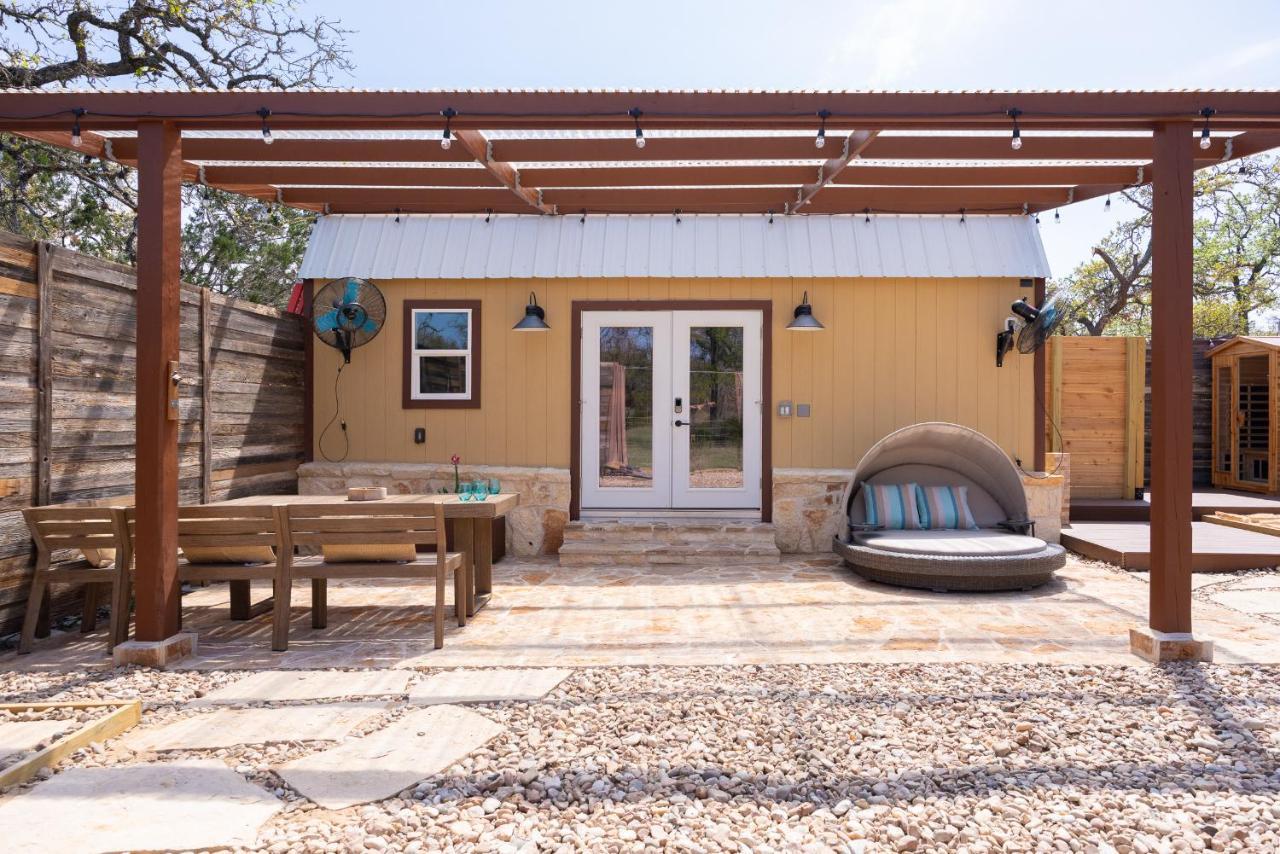 Country house Romantic Tiny Luxury Retreat W Sauna, Heated Pool N Outdoor Shower In 10 Acres