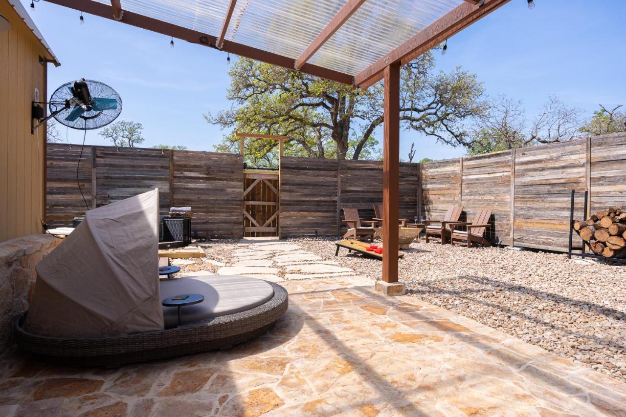 Romantic Tiny Luxury Retreat W Sauna, Heated Pool N Outdoor Shower In 10 Acres *