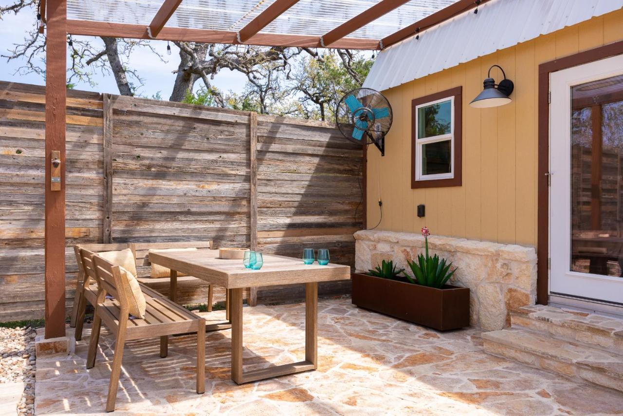 Romantic Tiny Luxury Retreat W Sauna, Heated Pool N Outdoor Shower In 10 Acres * Wimberley