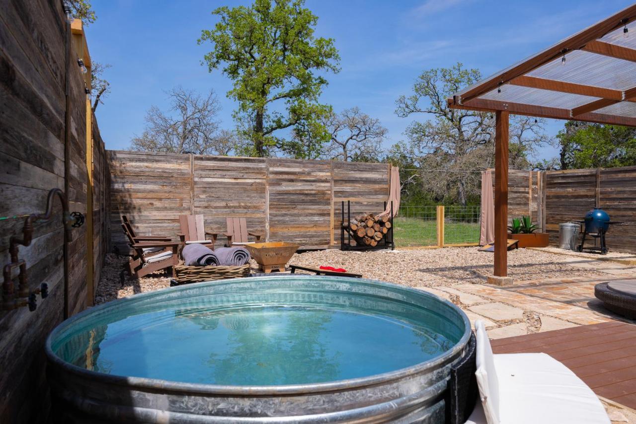 Romantic Tiny Luxury Retreat W Sauna, Heated Pool N Outdoor Shower In 10 Acres * Wimberley
