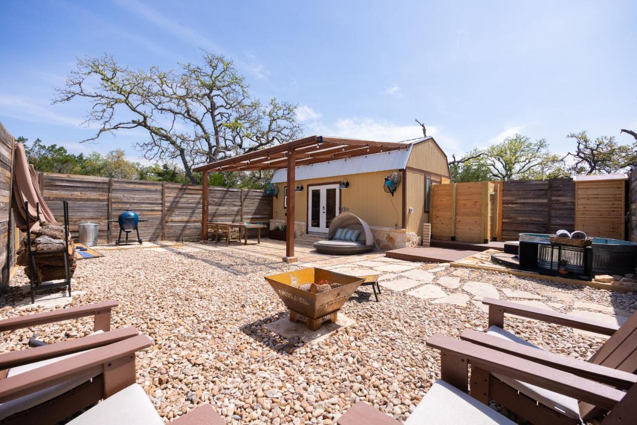 Romantic Tiny Luxury Retreat W Sauna, Heated Pool N Outdoor Shower In 10 Acres *
