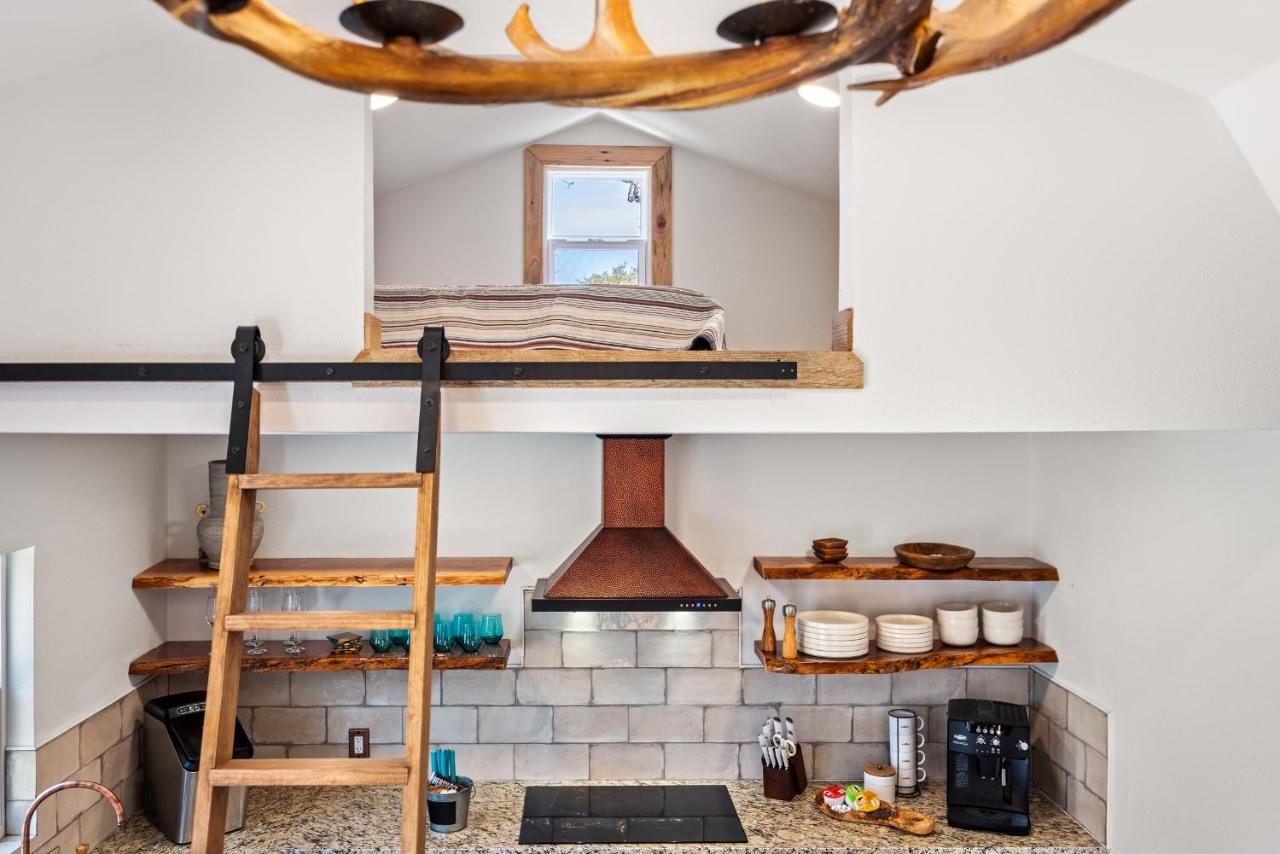 Romantic Tiny Luxury Retreat W Sauna, Heated Pool N Outdoor Shower In 10 Acres