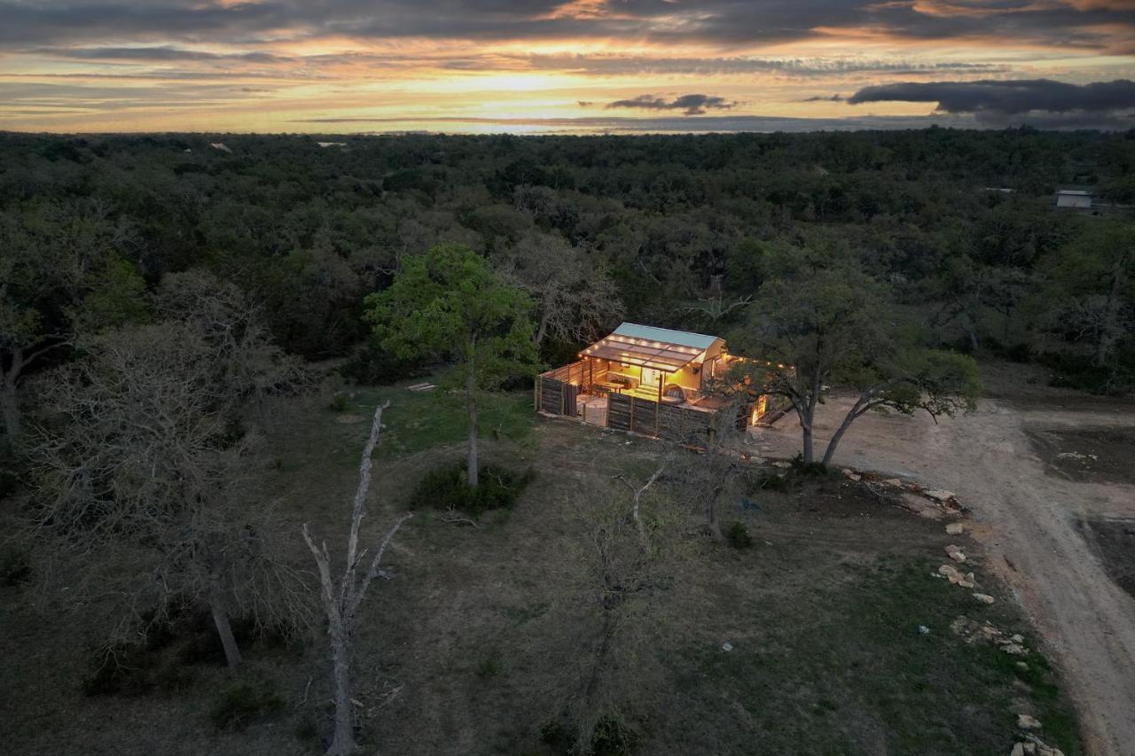 Country house Romantic Tiny Luxury Retreat W Sauna, Heated Pool N Outdoor Shower In 10 Acres *
