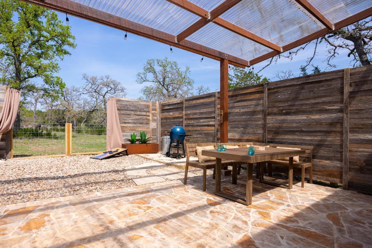 Romantic Tiny Luxury Retreat W Sauna, Heated Pool N Outdoor Shower In 10 Acres Country house