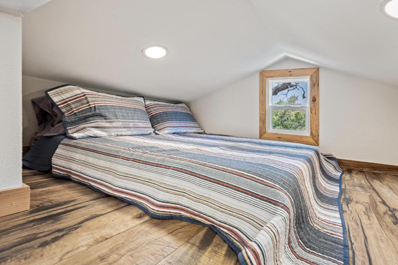 Romantic Tiny Luxury Retreat W Sauna, Heated Pool N Outdoor Shower In 10 Acres Wimberley