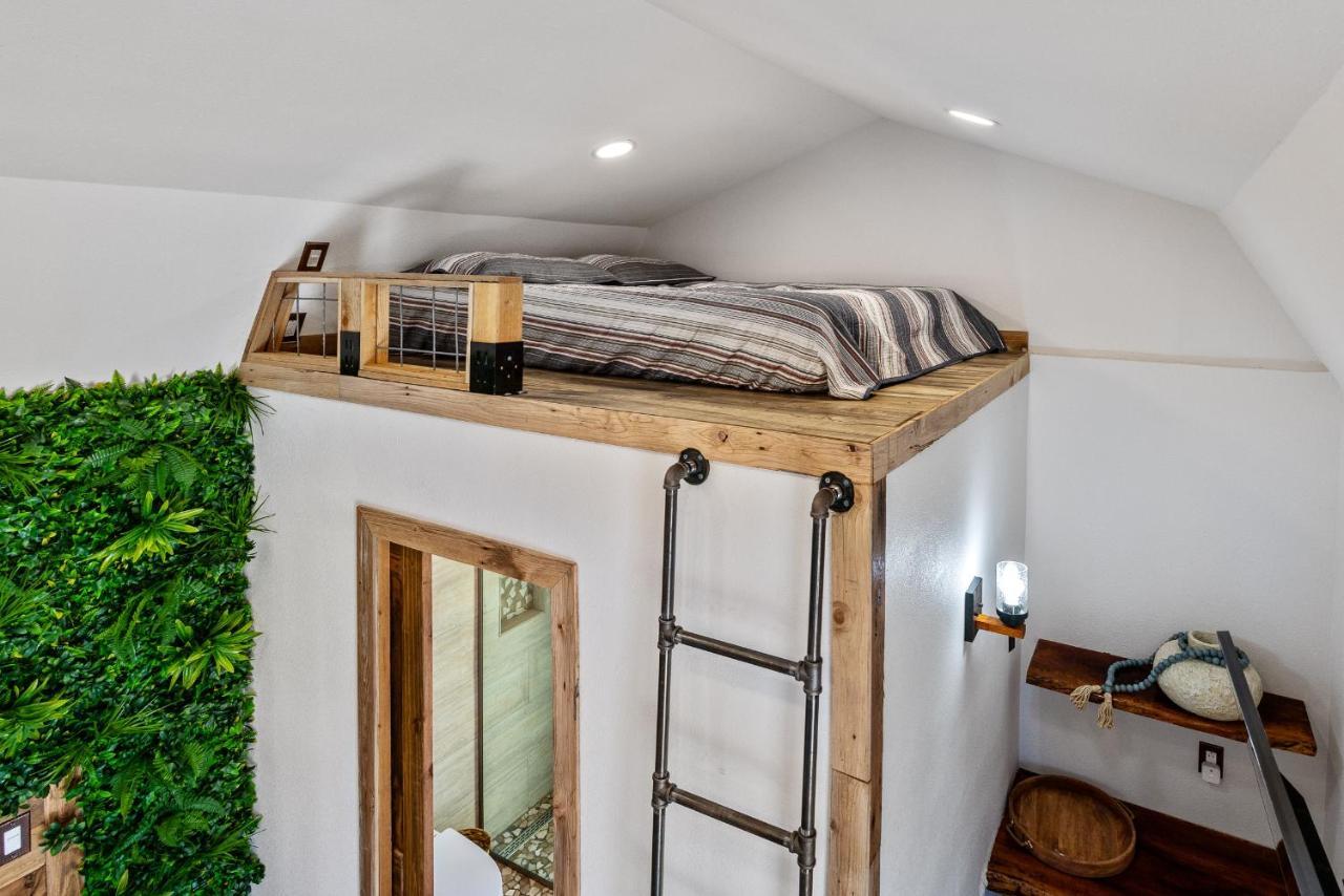 Romantic Tiny Luxury Retreat W Sauna, Heated Pool N Outdoor Shower In 10 Acres