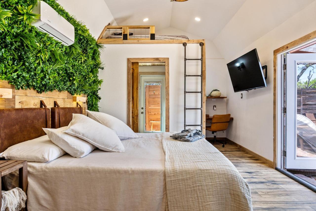 Romantic Tiny Luxury Retreat W Sauna, Heated Pool N Outdoor Shower In 10 Acres